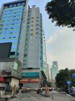 易发信息大厦停车场