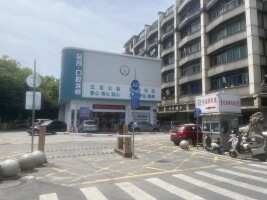 八一公园北门停车场