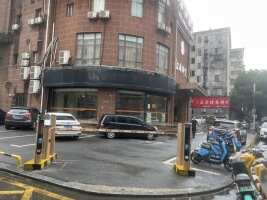 有家便利店停车场