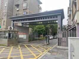 洪招小区停车场