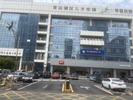 青山湖民营科技馆路面停车场