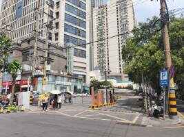 龙台国际大厦停车场