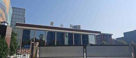 历山剧院停车场