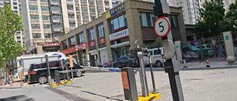 济南九麓府底商停车场