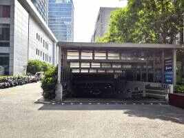 佳田商务中心负二层停车场