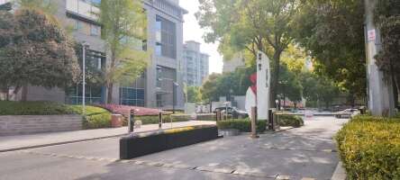 银城广场停车场