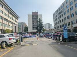 金思维大厦停车场