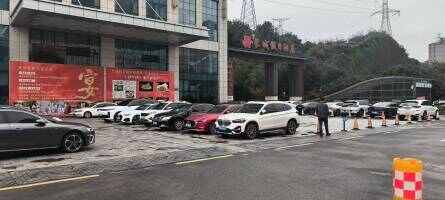 长城酒店停车场