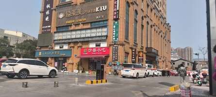 丽景国际停车场