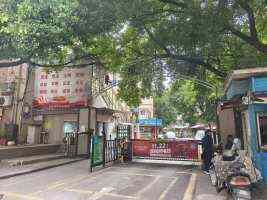 来凤小区停车场