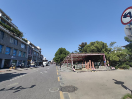 东牌楼停车场