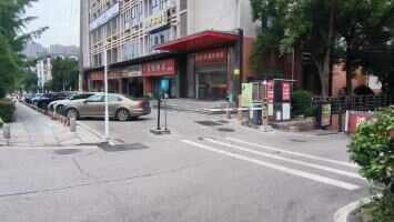 阳光新城外坪停车场