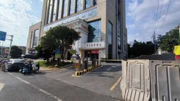 红星·紫金国际南外坪停车场