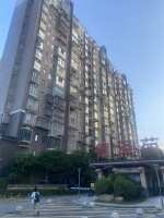 德泽苑小区外围停车场