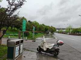河东三桥西侧停车场