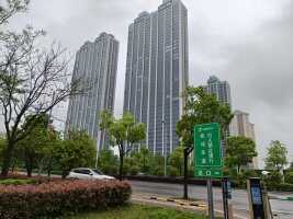 观湘云顶对面停车场