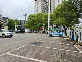 融城大酒店停车场