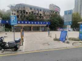 老西门临时停车场