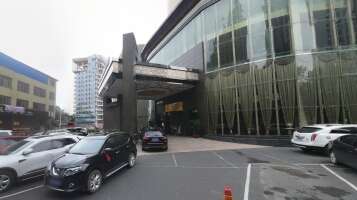 常德市假日酒店停车场
