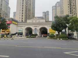 丁玲公园西门停车场
