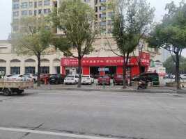 丁玲公园北门停车场