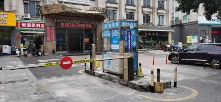 同城酒店停车场