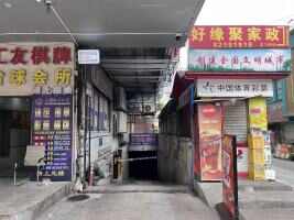 丽港大厦停车场
