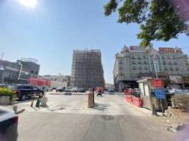 宜尚酒店停车场