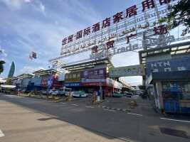 世贸五金城停车场