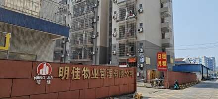 健准公寓停车场