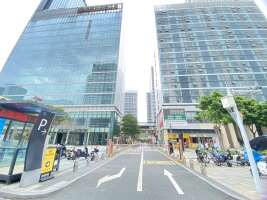 会博商业中心停车场