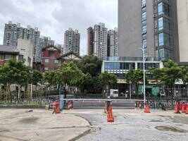 铂越停车场
