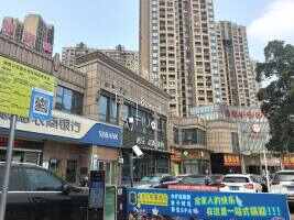 海纳公馆地面停车场