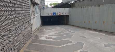杜克商务停车场