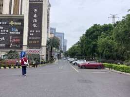 大壮国际广场停车场