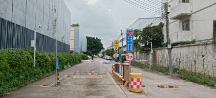 朱轩料停车场