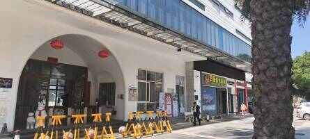 保利香雪商务大厦停车场