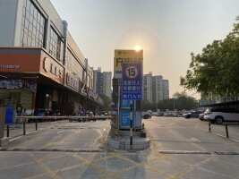 东环街新光城停车场
