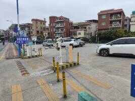 华泰路东侧停车场