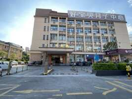 万宝商务大楼停车场