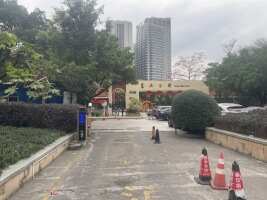东风公园停车场