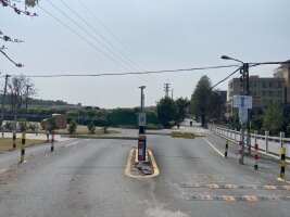 平胜生龙村停车场