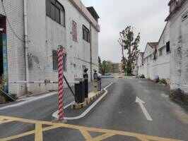 新栏路停车场