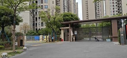 朝安金茂悦外围停车场