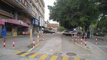 横江村商业街中停车场