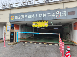 聚宝山换乘点停车场