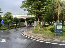 佛陈桥桥下公共空间停车场