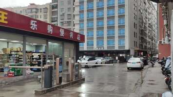 鸿程商务大厦停车场