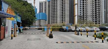 金澜南路南侧停车场