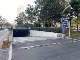新睿广场停车场